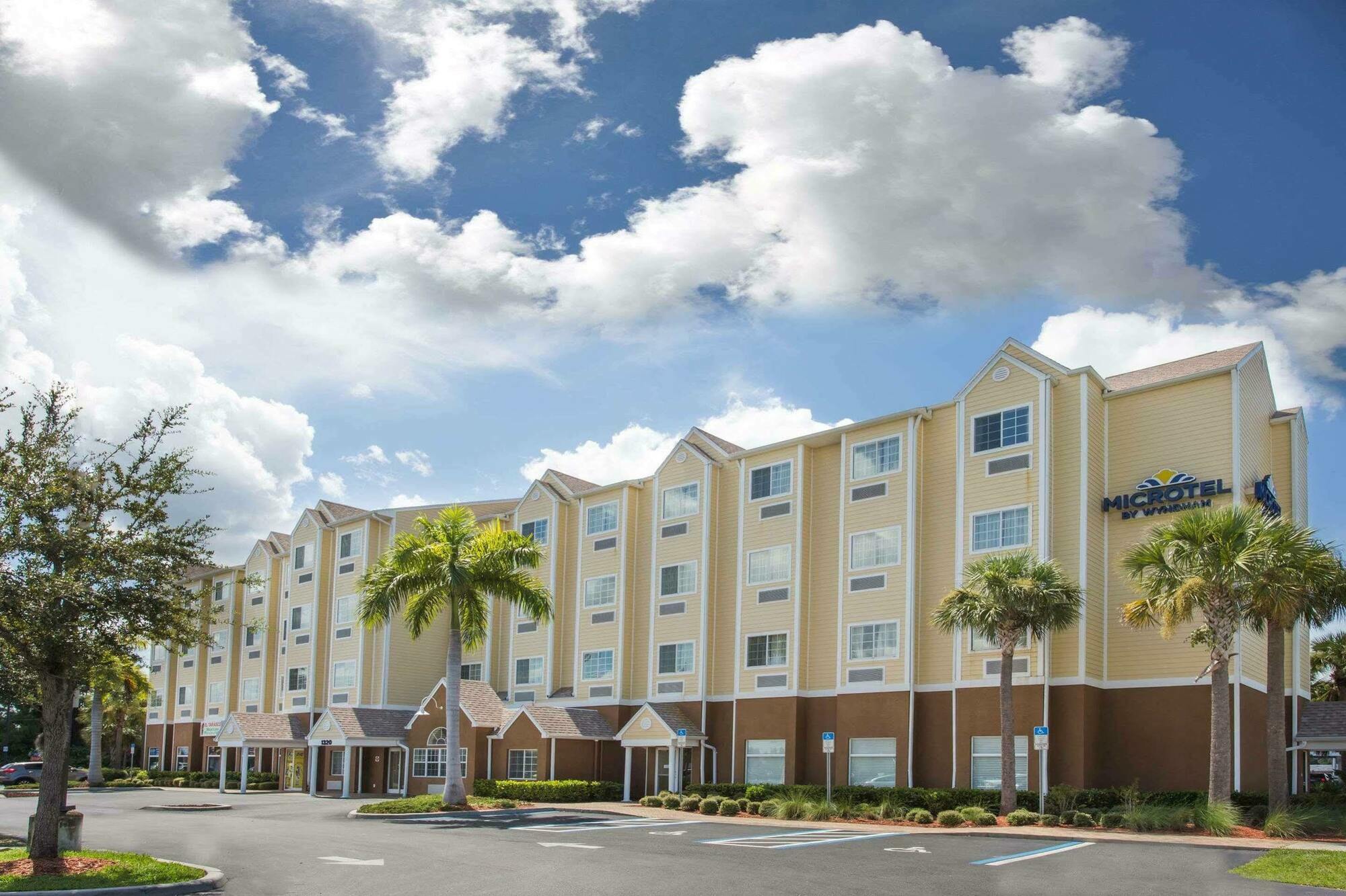 Quality Inn & Suites Lehigh Acres Fort Myers Exterior photo